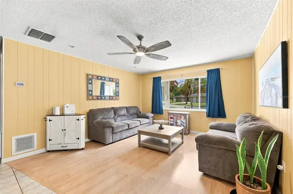 8582 CEDAR COVE DR, Orlando, FL 32819