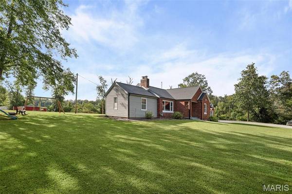 1501 Woods LN, Centralia, IL 62801