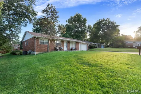 2006 Northaire LN, St Louis, MO 63138