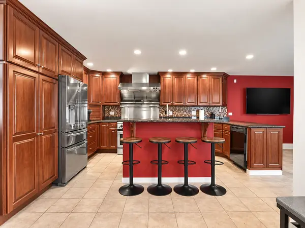 215 58th ST, Clarendon Hills, IL 60514