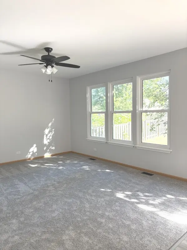 2384 LUNDQUIST DR, Aurora, IL 60503