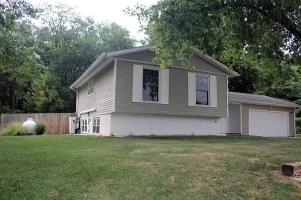 3457 Nancy LN, Clinton, IL 61727