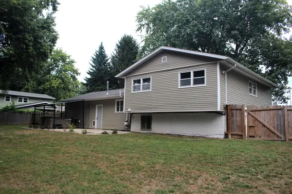 3457 Nancy LN, Clinton, IL 61727