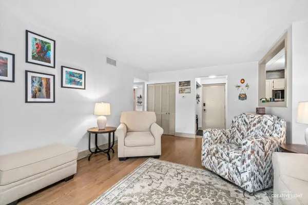 6443 clarendon hills RD #107, Willowbrook, IL 60527