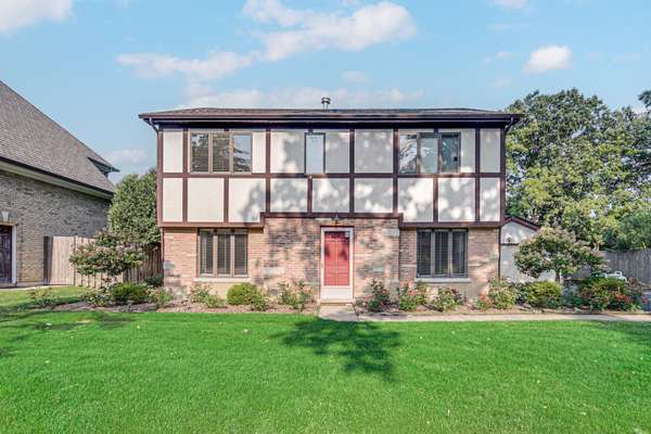 23327 N Wildwood LN, Deerfield, IL 60015