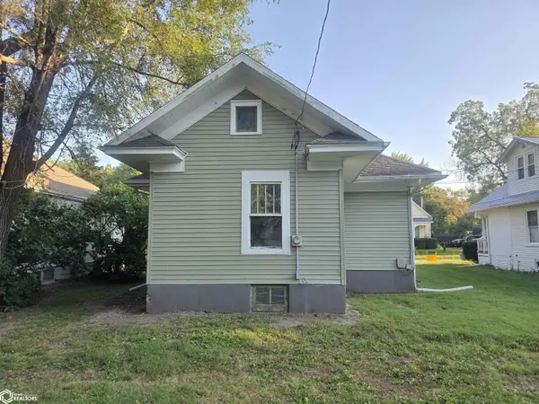 305 W Monroe AVE, Fairfield, IA 52556