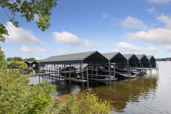 425 Carpenters PT, Wayzata, MN 55391