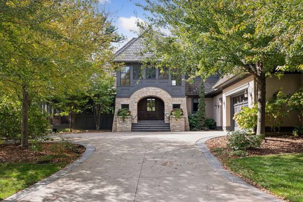 425 Carpenters PT, Wayzata, MN 55391