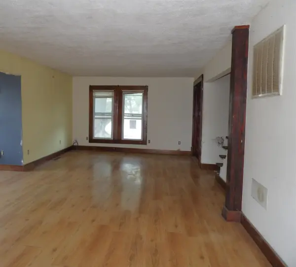 501 N Main St, Canton, KS 67428