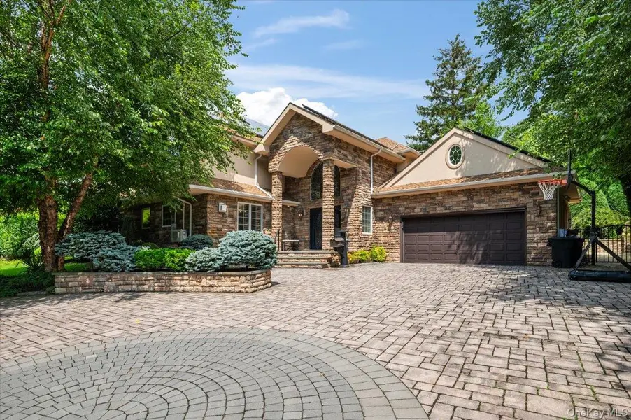 111 Barrett RD, Lawrence, NY 11559