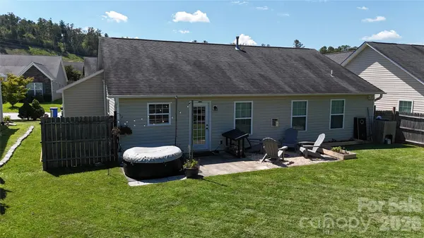 105 Creekwalk LN, Hendersonville, NC 28792