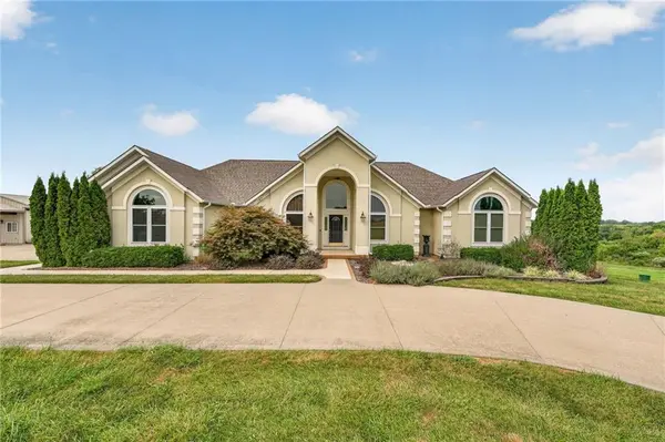 10030 Airfield LN, Richmond, MO 64085