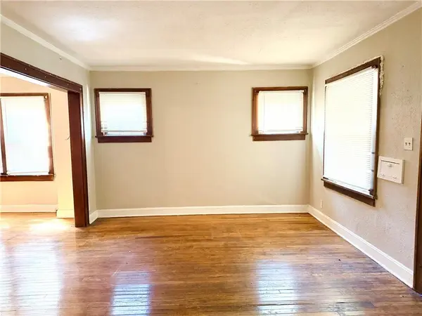 5233 HIGHLAND AVE, Kansas City, MO 64110