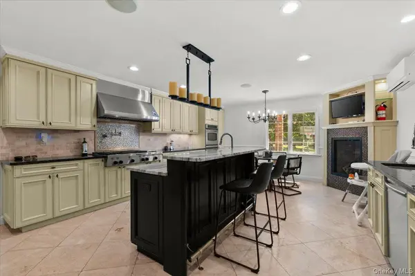 111 Barrett RD, Lawrence, NY 11559