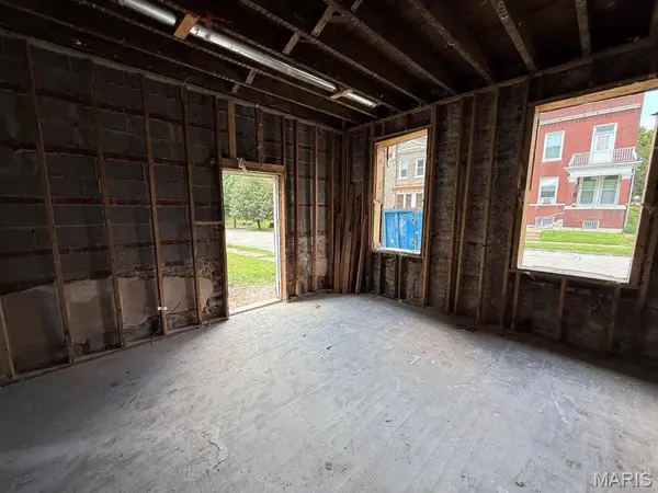 3720 Iowa AVE, St Louis, MO 63118