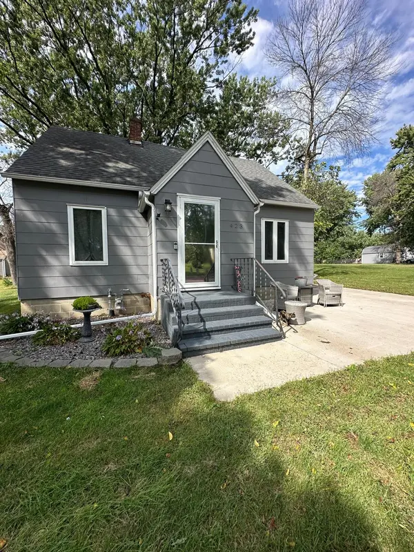 423 10th ST S, Mountain Lake, MN 56159