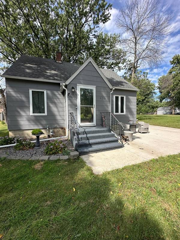 423 10th ST S, Mountain Lake, MN 56159