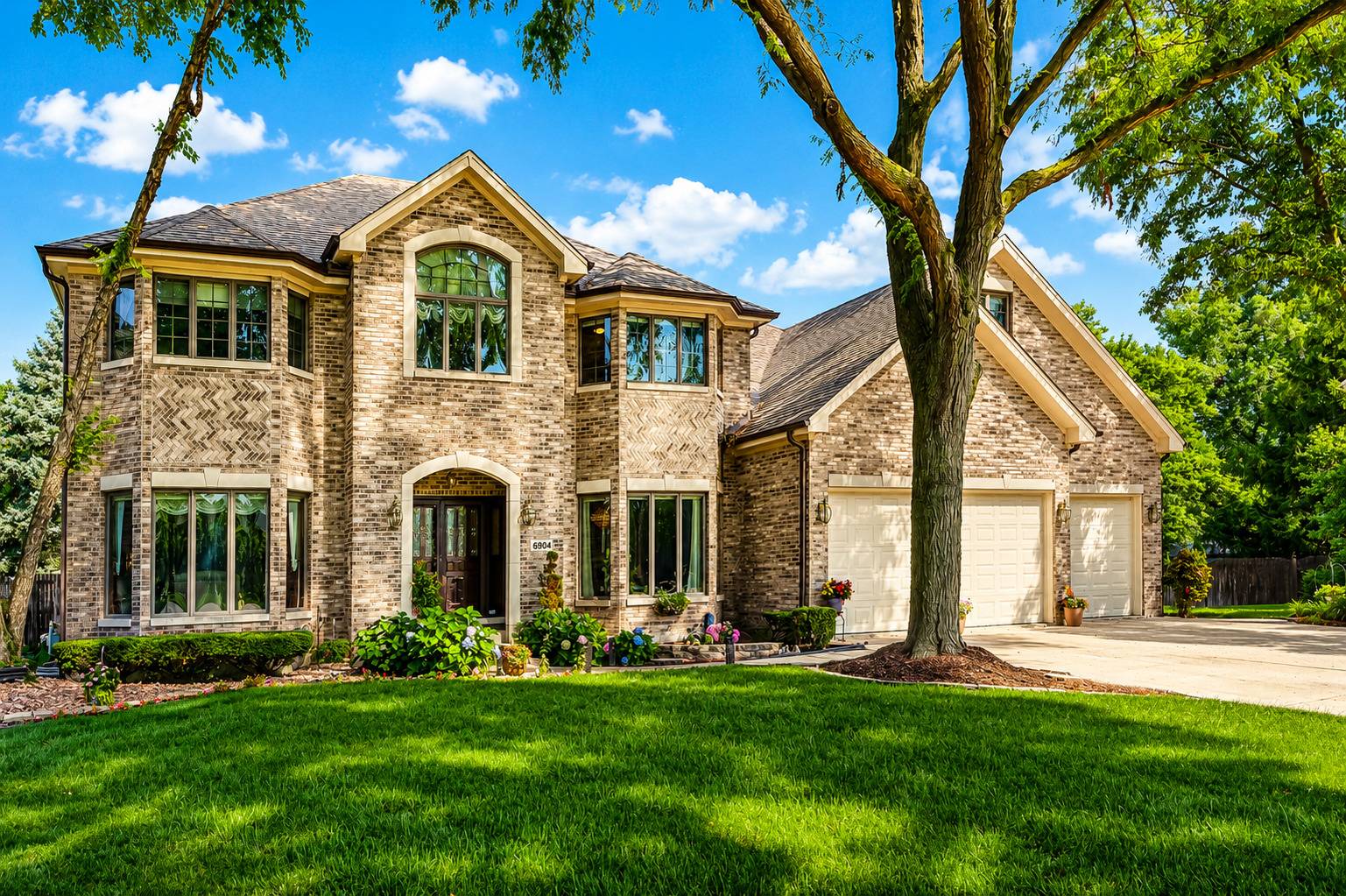6904 Irish CT, Darien, IL 60561