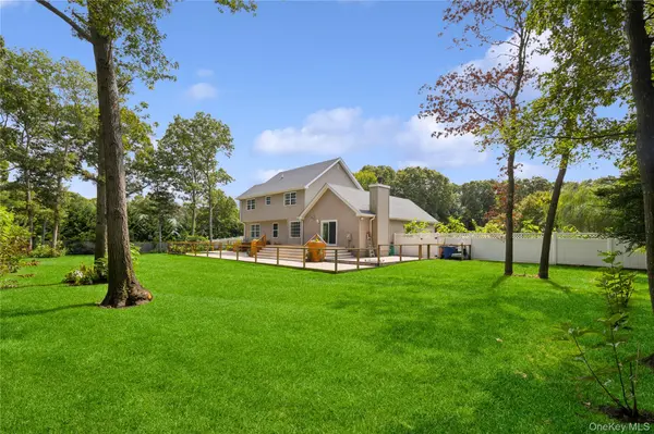 7 Sander CT, Middle Island, NY 11953