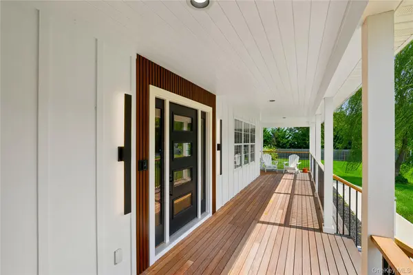 7 Sander CT, Middle Island, NY 11953