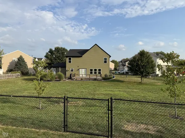 5026 Clay Creek LN, Plainfield, IN 46168