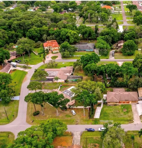 8210 WESTRIDGE DR, Tampa, FL 33615