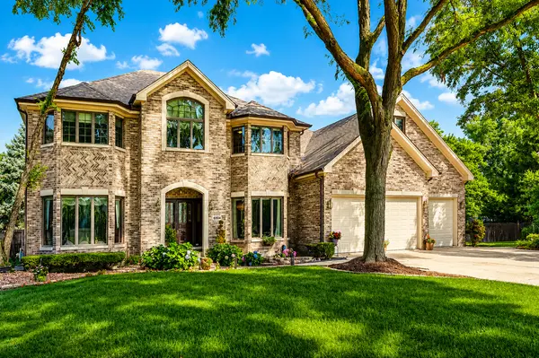 6904 Irish CT, Darien, IL 60561