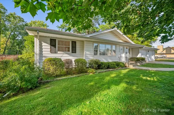 206 E Woodworth PL, Roselle, IL 60172