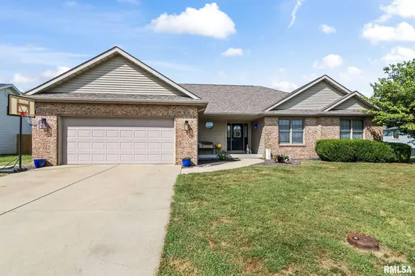 411 Brookside Glen DR, Sherman, IL 62684