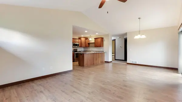 2811 Swallowtail CT, Altoona, WI 54720