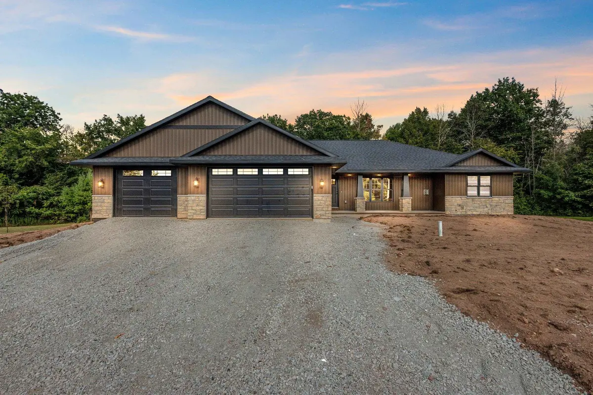 6157 BAY HILL CT, Luxemburg, WI 54217