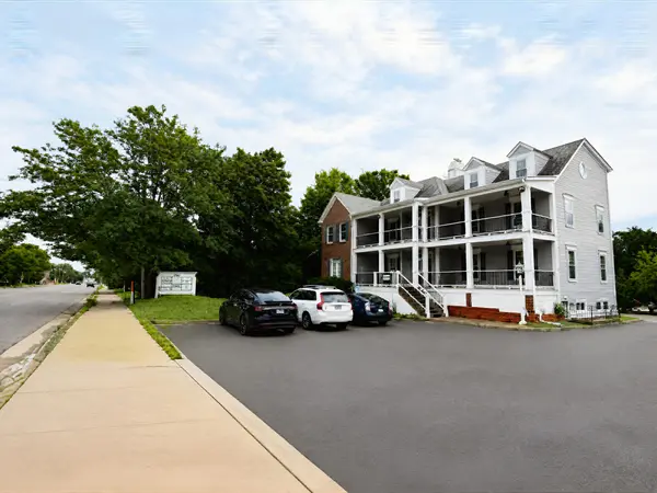 520 W Roosevelt RD, Wheaton, IL 60187