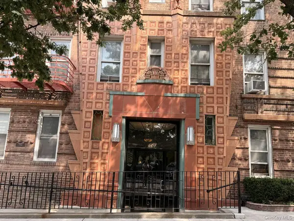 601 Pelham Pkwy #108, Bronx, NY 10467