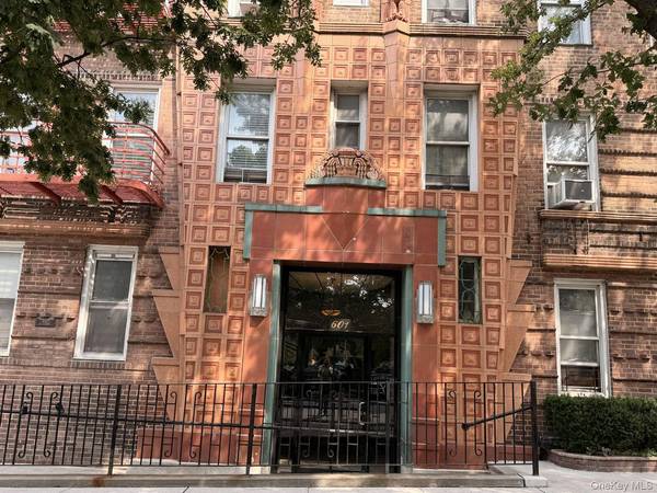 601 Pelham Pkwy #108, Bronx, NY 10467