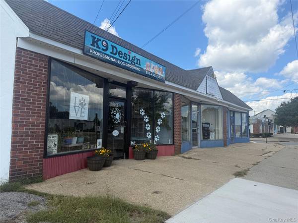565 Broadway, Massapequa, NY 11758
