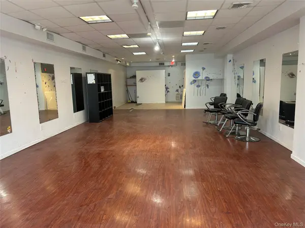 565 Broadway, Massapequa, NY 11758
