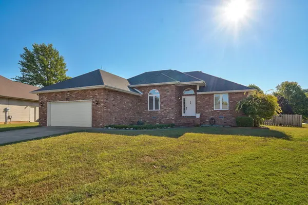 5134 S Sterling CT, Springfield, MO 65810