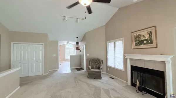 5302 SW 23rd ST, Topeka, KS 66614
