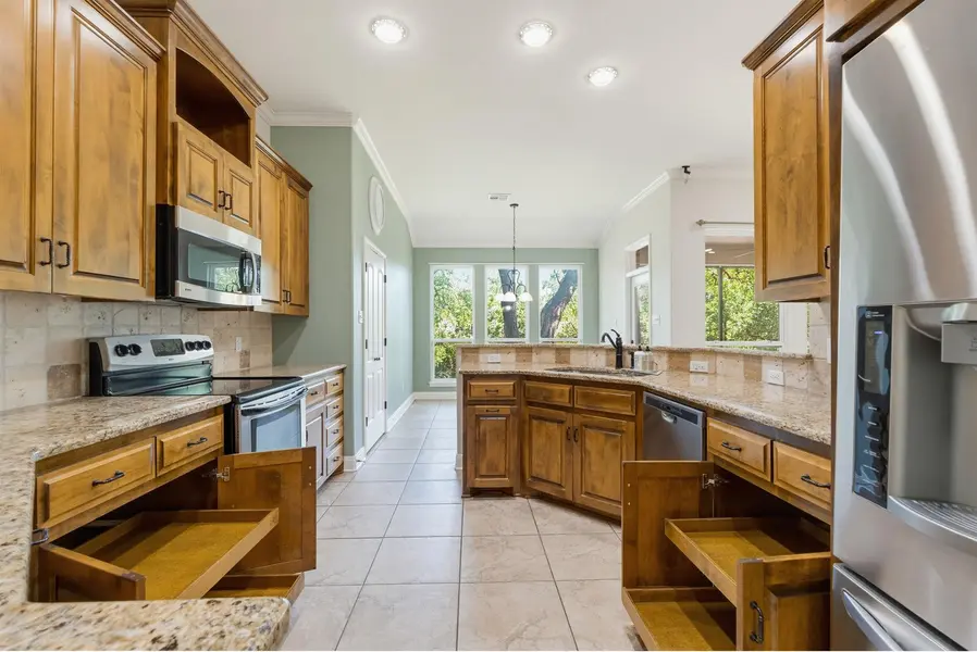 2702 Amber Forest TRL, Belton, TX 76513