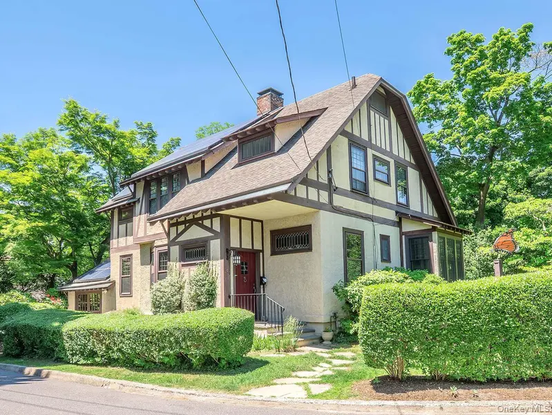 230 Littleworth LN, Sea Cliff, NY 11579