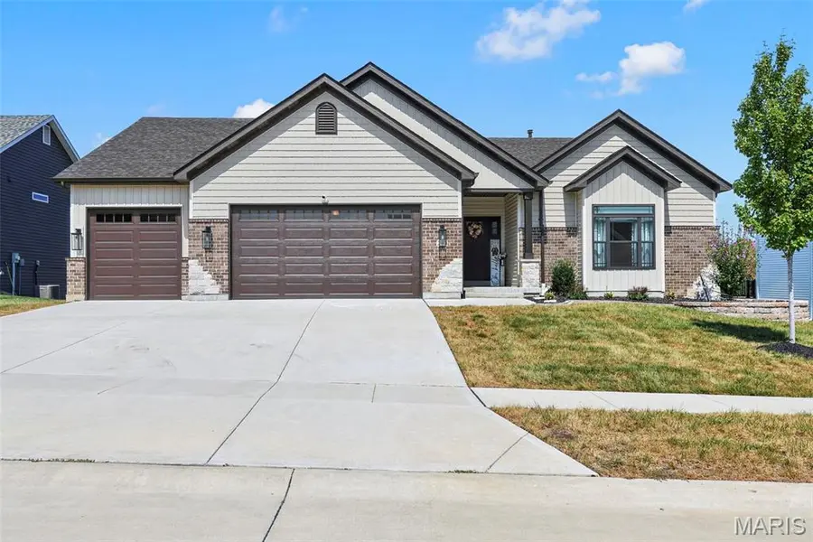 293 Laurens Spring CT, Lake St Louis, MO 63367