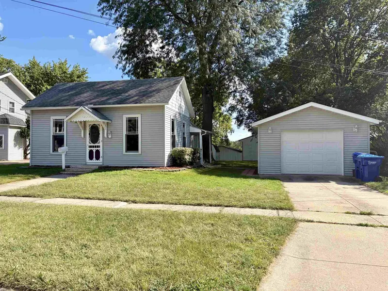 307 SE 7th ST, Independence, IA 50644
