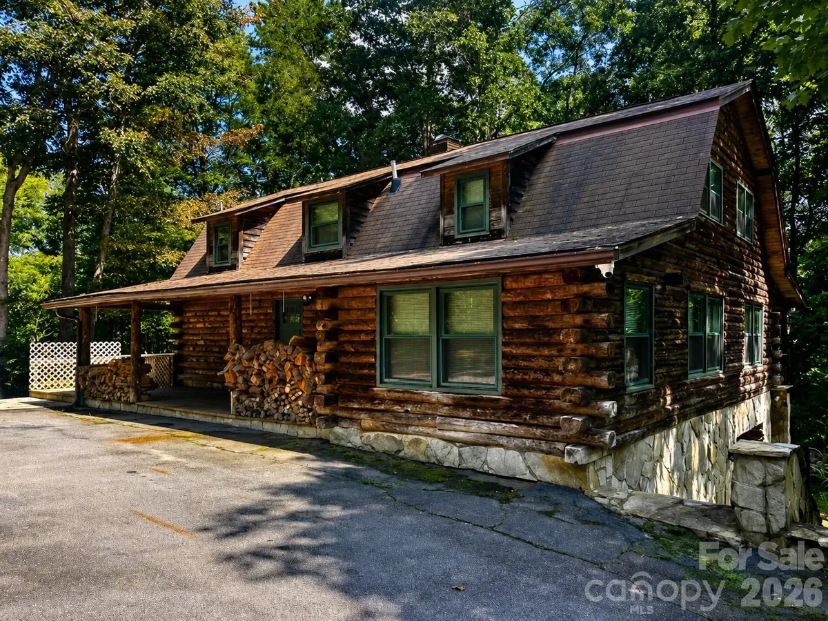 51 Sleepy Forest DR, Leicester, NC 28748