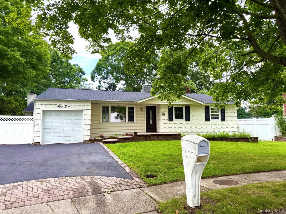 53 Longworth AVE, Dix Hills, NY 11746