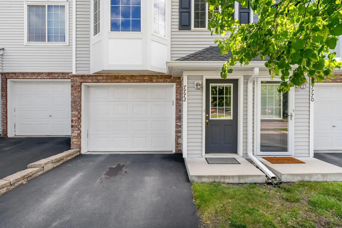 7772 Arboretum Village CIR, Chanhassen, MN 55317