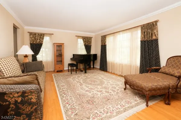 19 Westover Rd, Verona Twp., NJ 07044