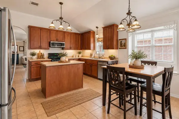 1005 Zeus CIR, Round Rock, TX 78664