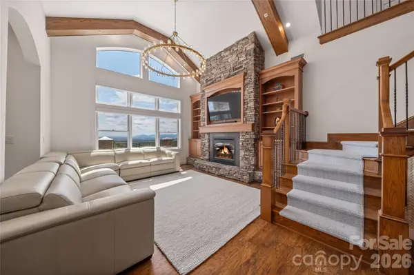 4 Chimney Crest DR #J, Asheville, NC 28806