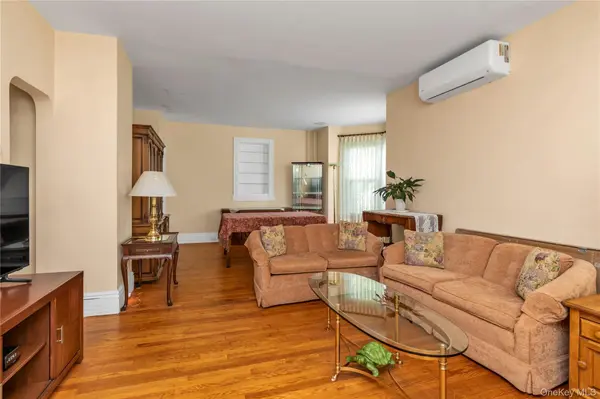 7 Brown ST, Sea Cliff, NY 11579