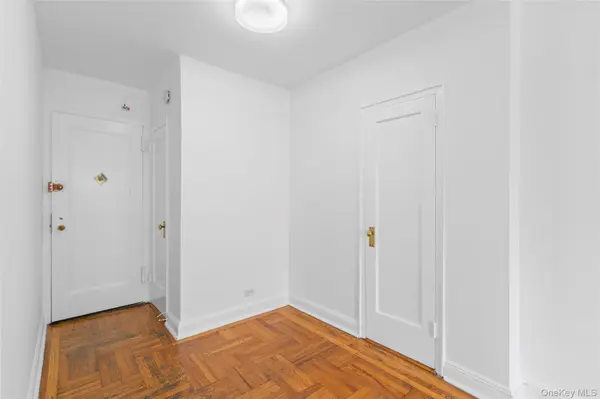 48-23 42nd ST #5F, Sunnyside, NY 11104